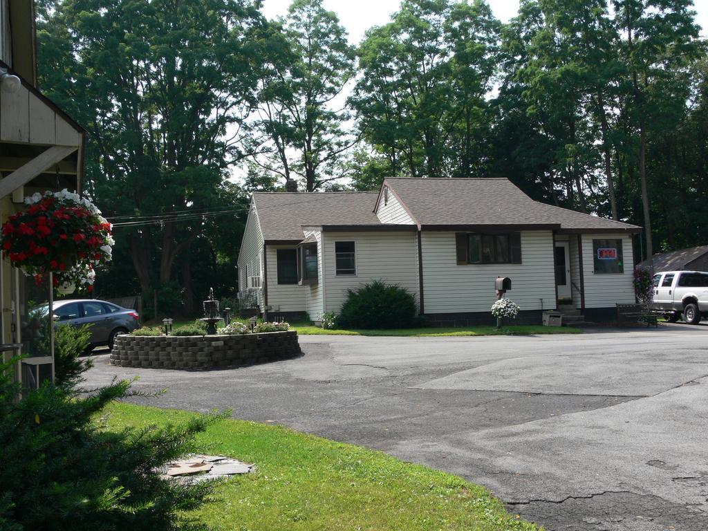 Locust Grove Motel Ballston Spa Exterior photo